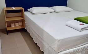 AP 2 quartos, 1 ar condicionado, com cozinha de uso exclusivo